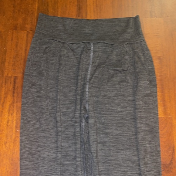 Vuori Lux At Ease Women's  Pants Solid Charcoal Gray VW427. Size Small. - Picture 2 of 9